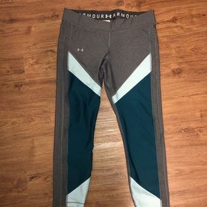 UA Colourblock Capri Leggings